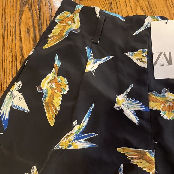 NWT Womans ZARA Tropical Print Shorts Baggy Parrot Size L - Picture 3 of 16